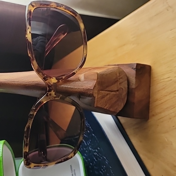 Kate Spade Sunglasses with Case - Picture 2 of 9